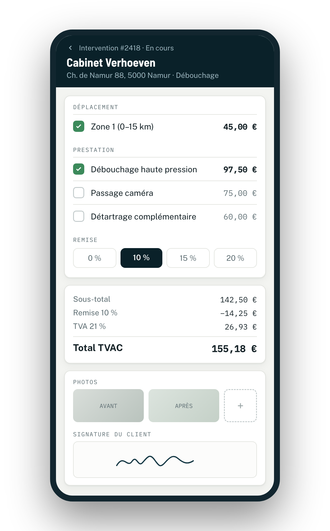Fiche terrain Planidesk sur smartphone : prestations cochées, remise, total et signature du client